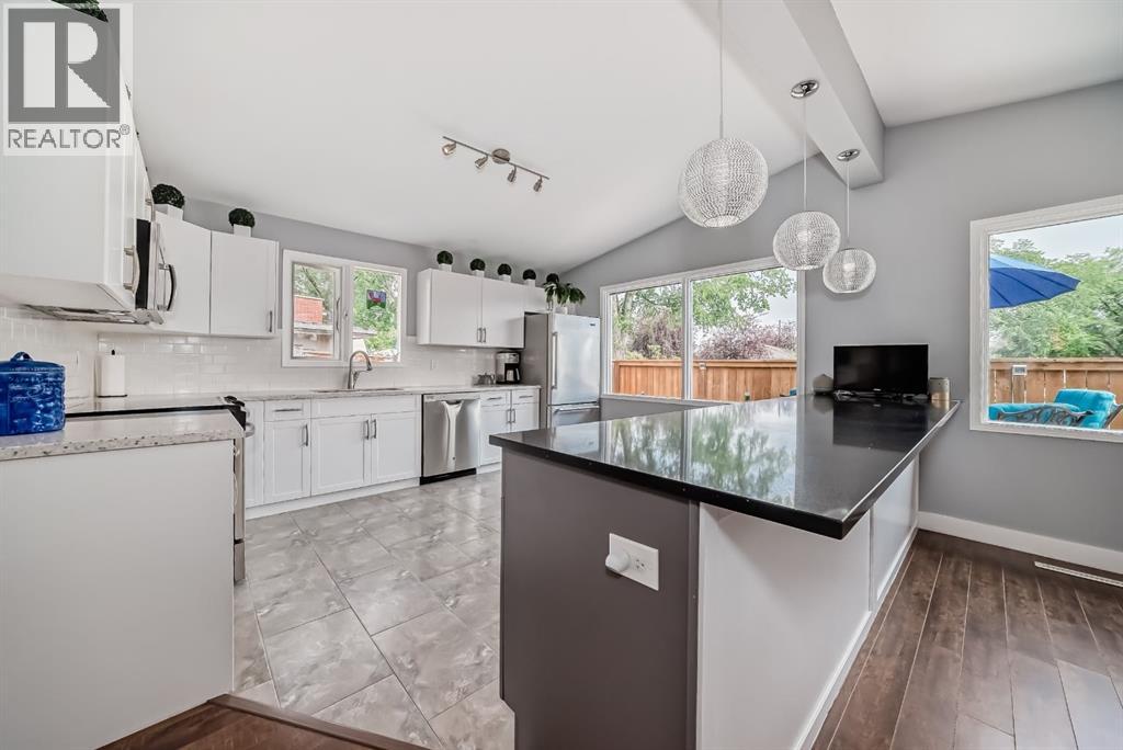 5519 Buckthorn Road NW, Calgary, Alberta  T2K 2Y6 - Photo 7 - A2300683