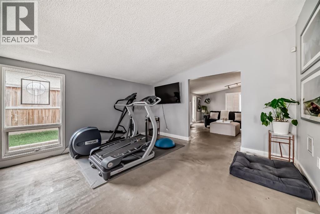 5519 Buckthorn Road NW, Calgary, Alberta  T2K 2Y6 - Photo 11 - A2300683