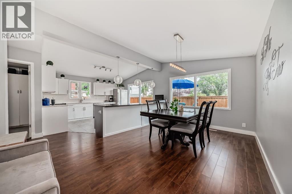 5519 Buckthorn Road NW, Calgary, Alberta  T2K 2Y6 - Photo 3 - A2300683