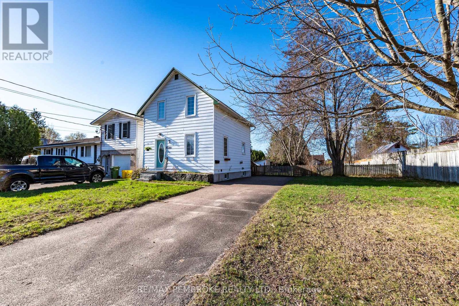566 Perth Street, Pembroke, Ontario  K8A 6B6 - Photo 1 - X13107086
