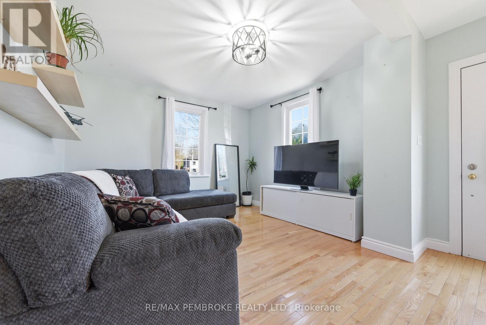 566 Perth Street, Pembroke, Ontario  K8A 6B6 - Photo 12 - X13107086