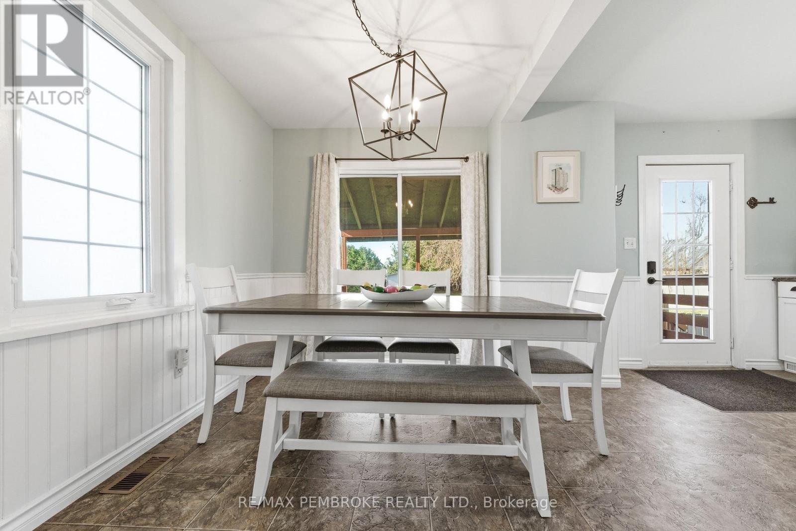 566 Perth Street, Pembroke, Ontario  K8A 6B6 - Photo 14 - X13107086