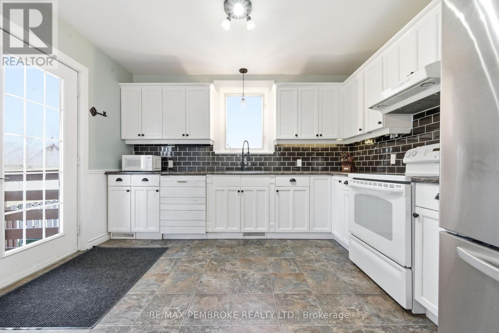 566 Perth Street, Pembroke, Ontario  K8A 6B6 - Photo 16 - X13107086