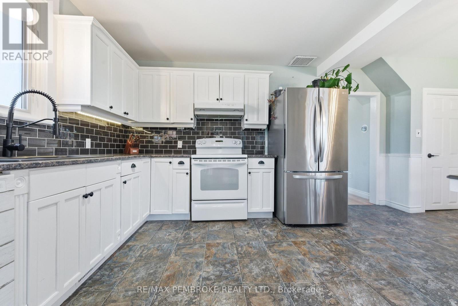 566 Perth Street, Pembroke, Ontario  K8A 6B6 - Photo 18 - X13107086