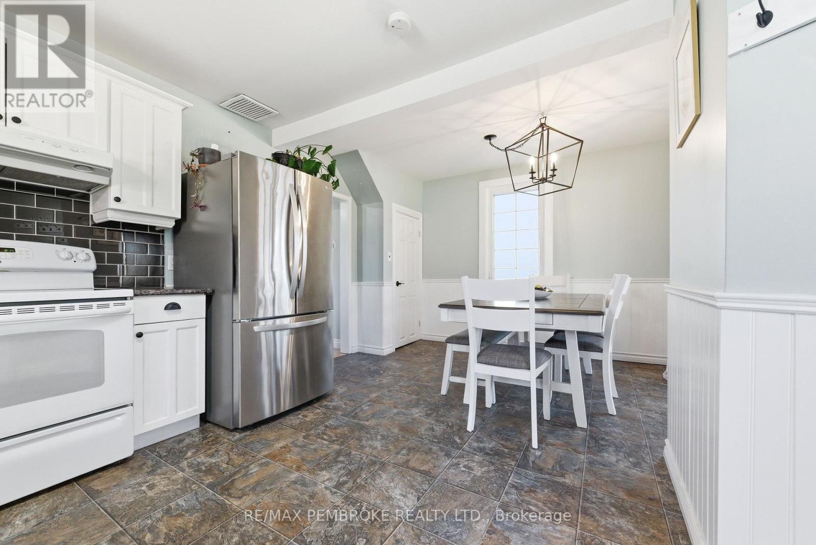 566 Perth Street, Pembroke, Ontario  K8A 6B6 - Photo 19 - X13107086