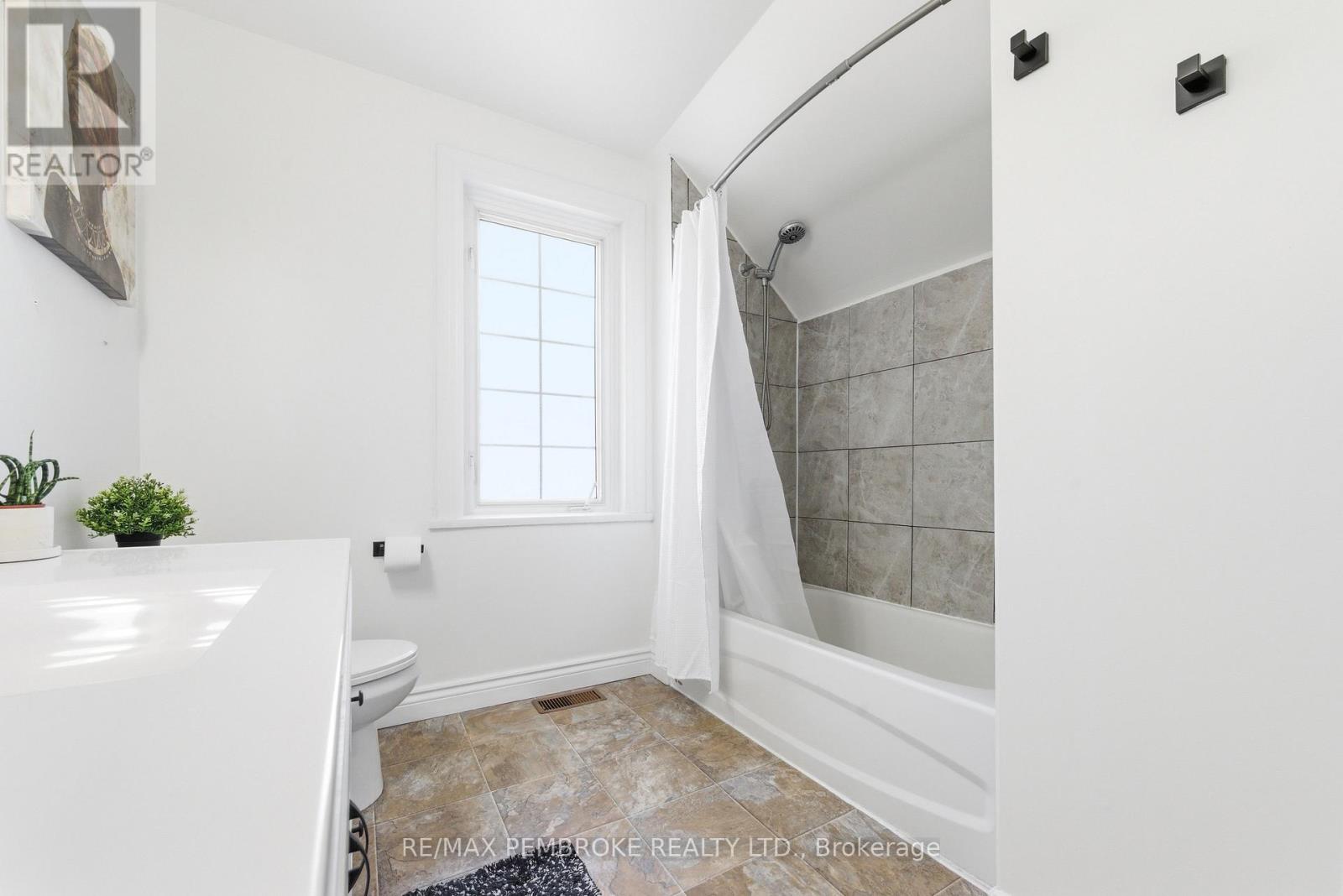 566 Perth Street, Pembroke, Ontario  K8A 6B6 - Photo 26 - X13107086