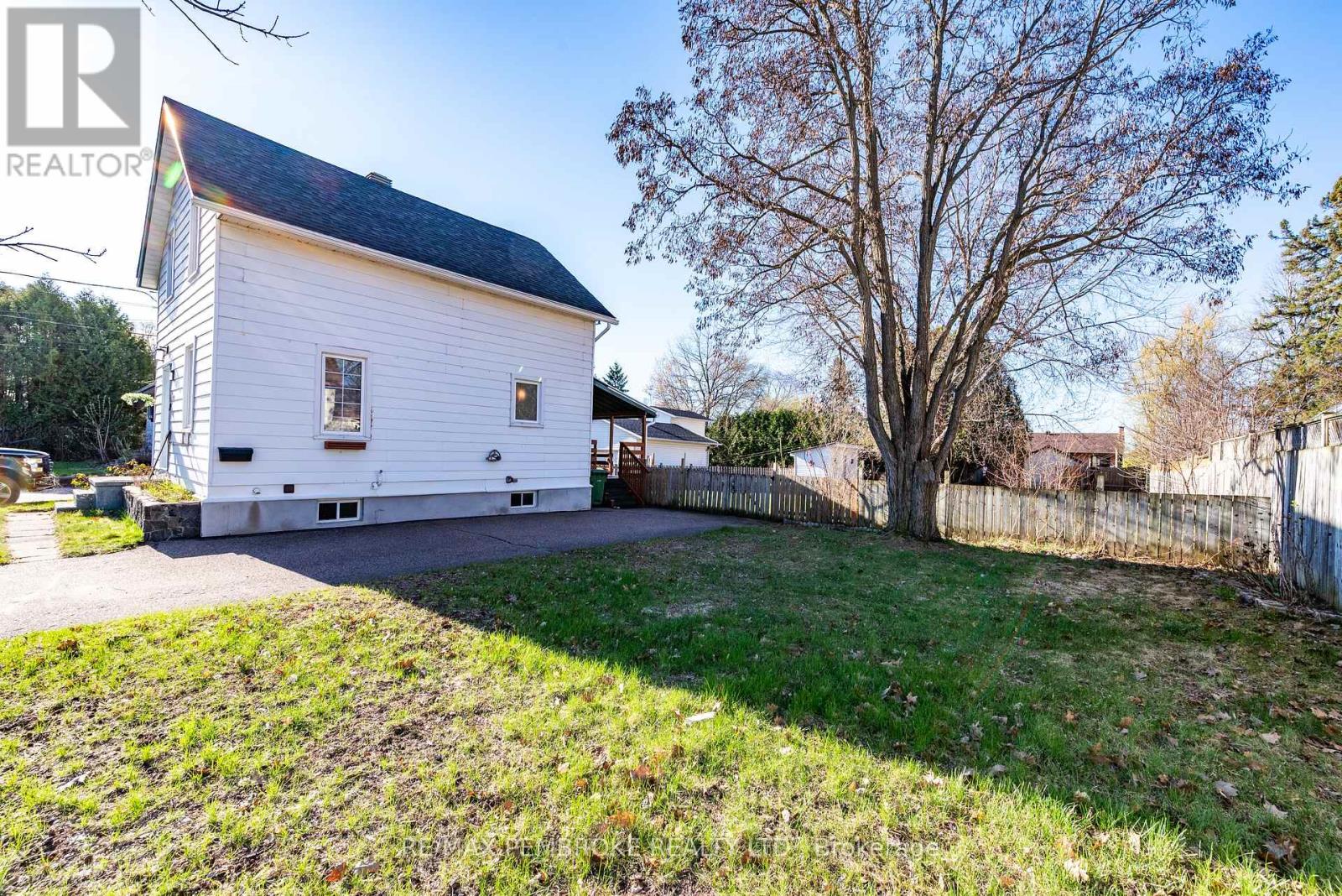 566 Perth Street, Pembroke, Ontario  K8A 6B6 - Photo 4 - X13107086