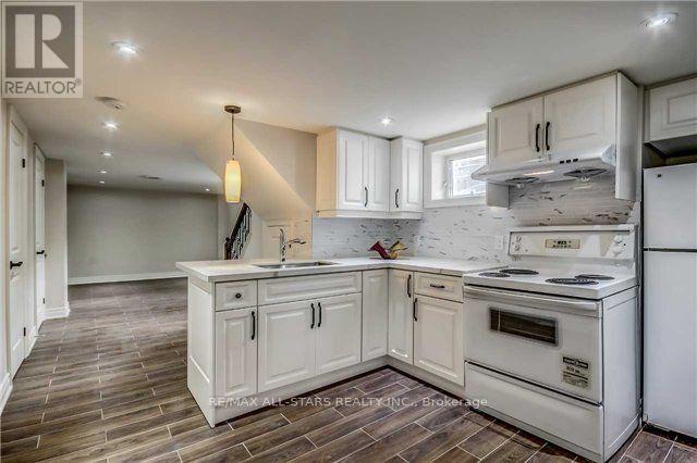 12 Rossander Court, Toronto, Ontario  M1J 2B7 - Photo 4 - E13107094