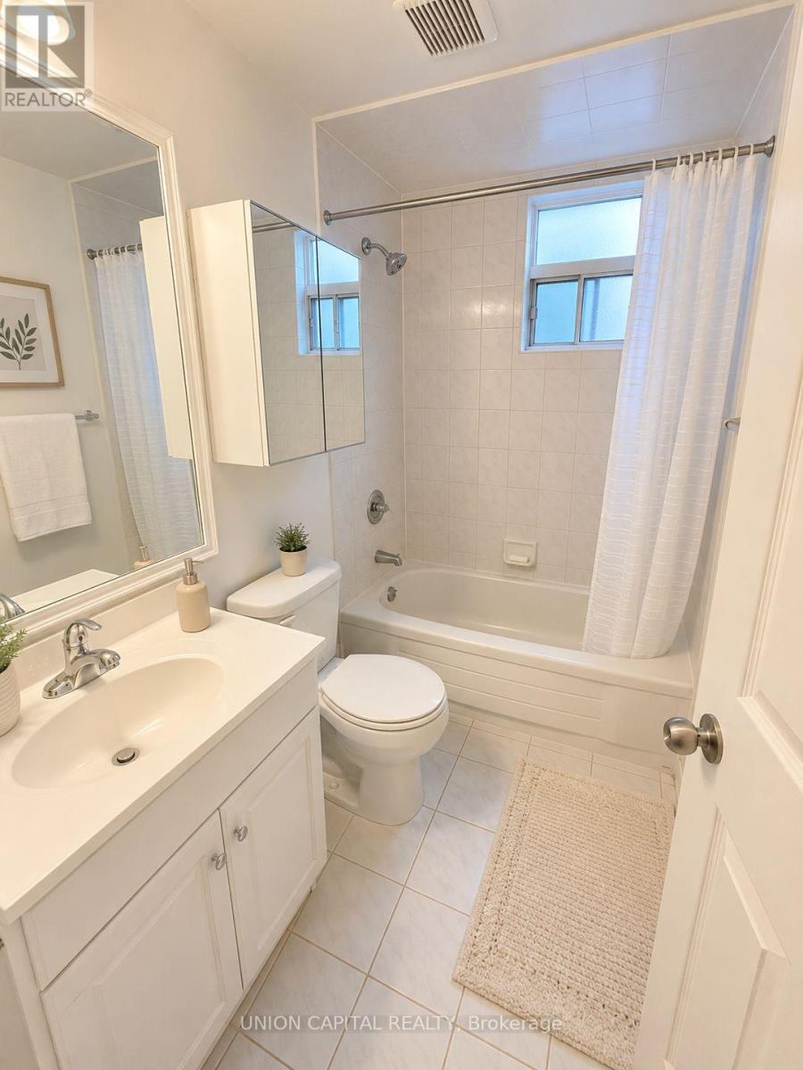 286 Robert Street, Toronto, Ontario  M5S 2K8 - Photo 3 - C13105218