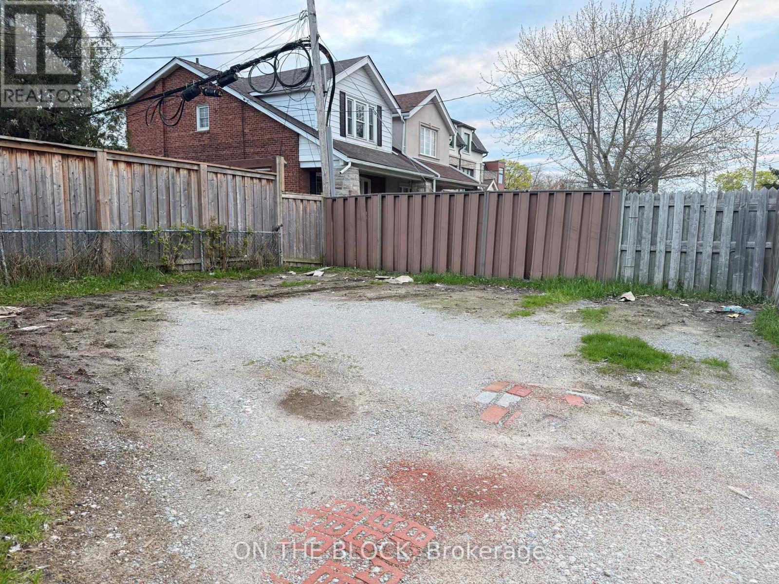 216 Donlands Avenue, Toronto, Ontario  M4J 3R1 - Photo 11 - E13066496