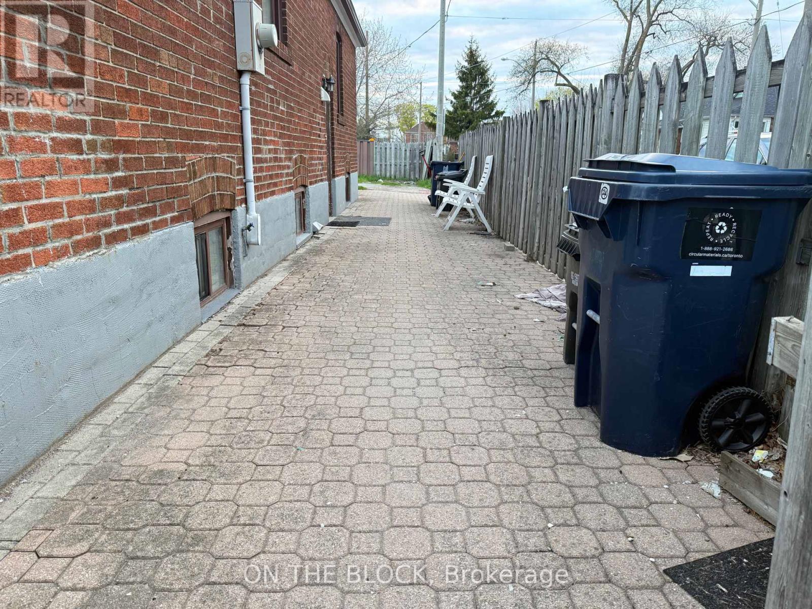 216 Donlands Avenue, Toronto, Ontario  M4J 3R1 - Photo 8 - E13066496