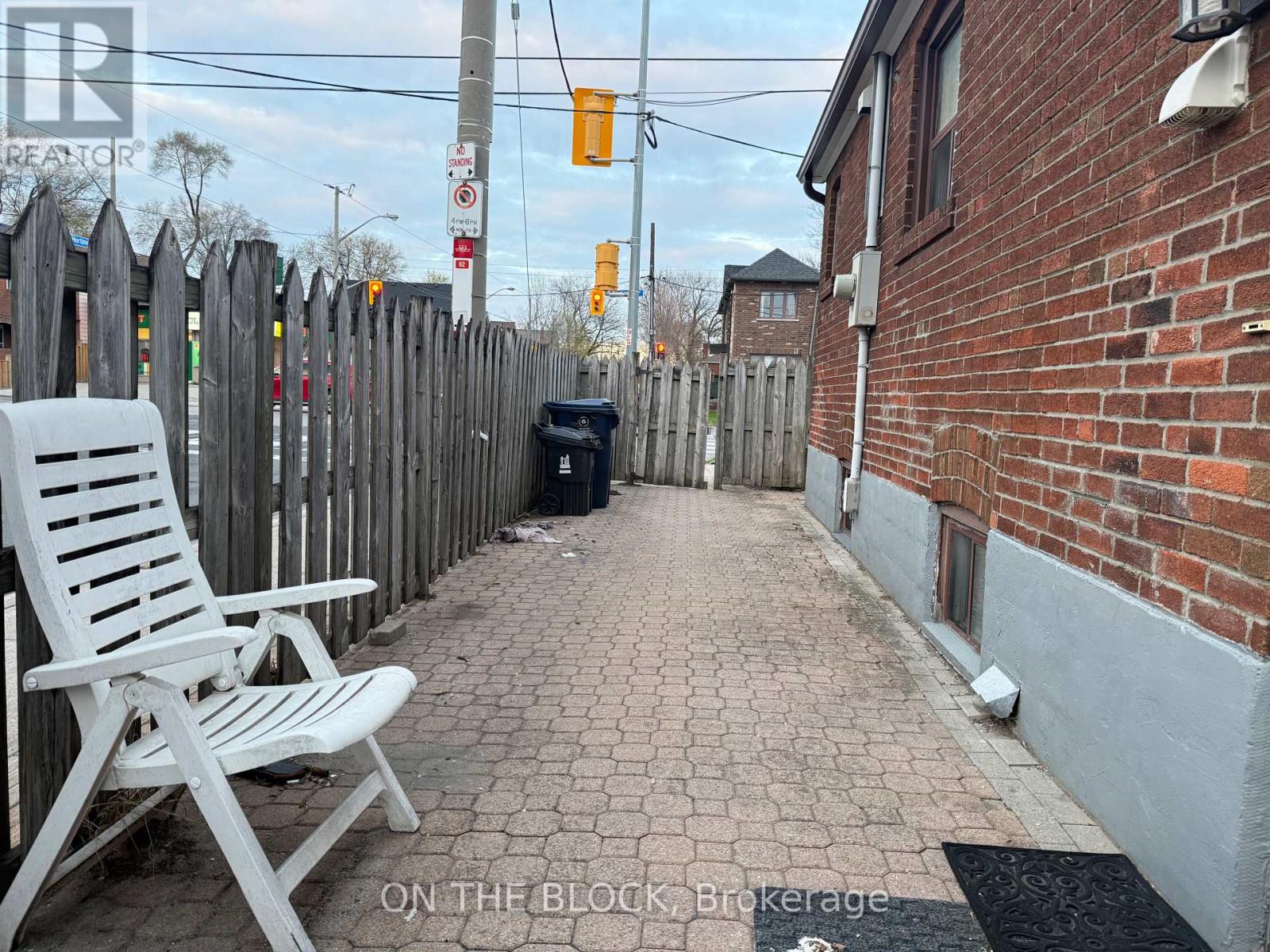 216 Donlands Avenue, Toronto, Ontario  M4J 3R1 - Photo 9 - E13066496