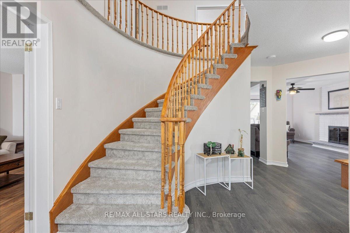 6 Hadera Place, Georgina, Ontario  L4P 3N6 - Photo 4 - N13077340
