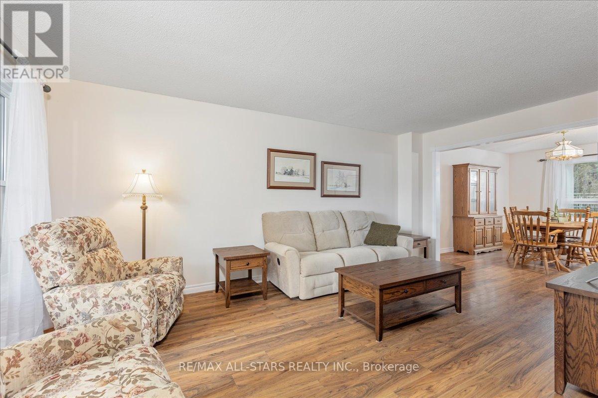 6 Hadera Place, Georgina, Ontario  L4P 3N6 - Photo 5 - N13077340