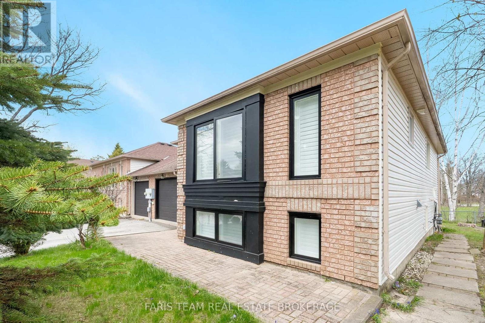 5 Harbour Crescent, Wasaga Beach, Ontario  L9Z 1G4 - Photo 3 - S13085980