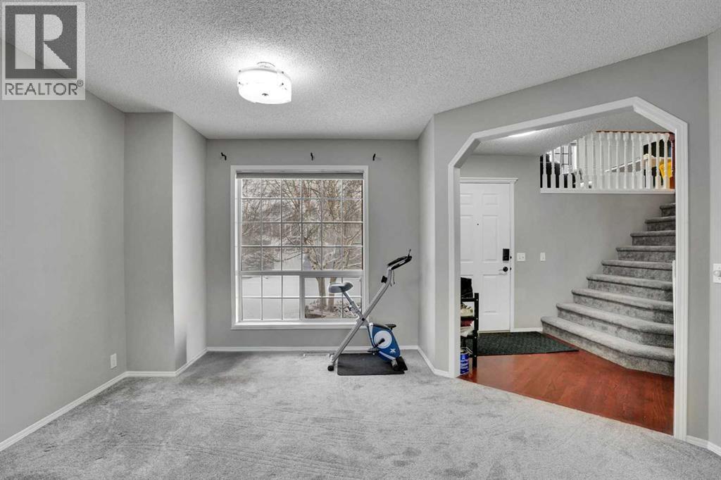 39 Douglasview Road Se, Calgary, Alberta  T2Z 2S8 - Photo 7 - A2292349
