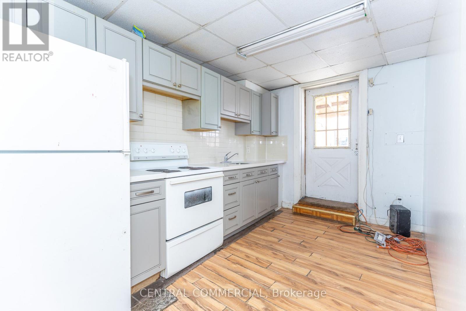 2850-2852 Dufferin Street, Toronto, Ontario  M6B 3S3 - Photo 19 - W13107092