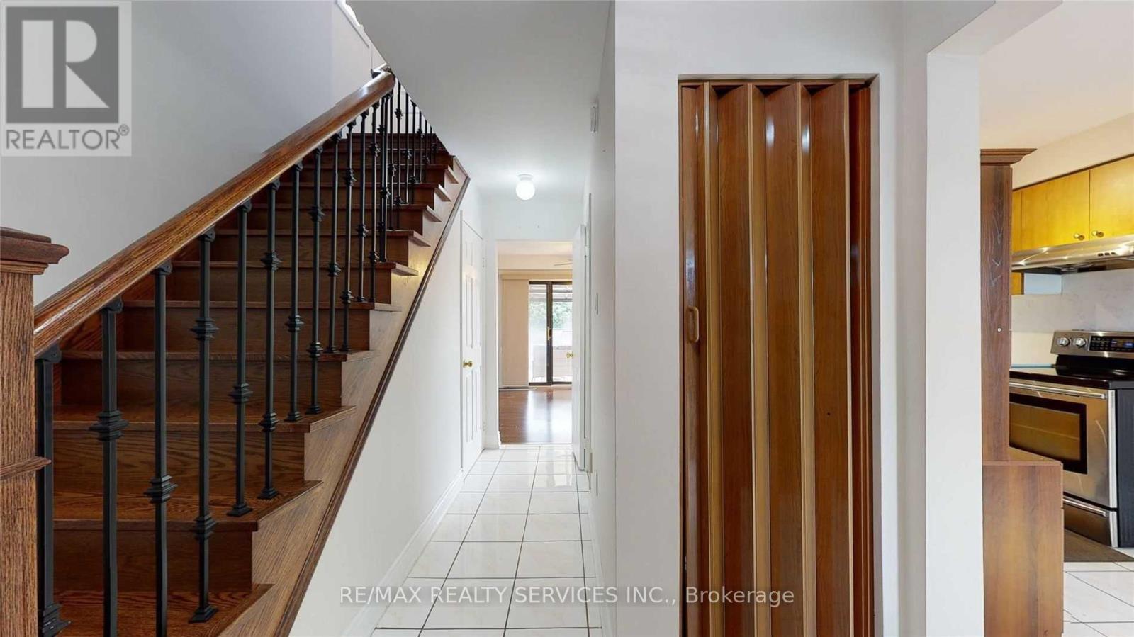 44 Elmstead Court, Brampton, Ontario  L6Y 4C2 - Photo 11 - W13107124