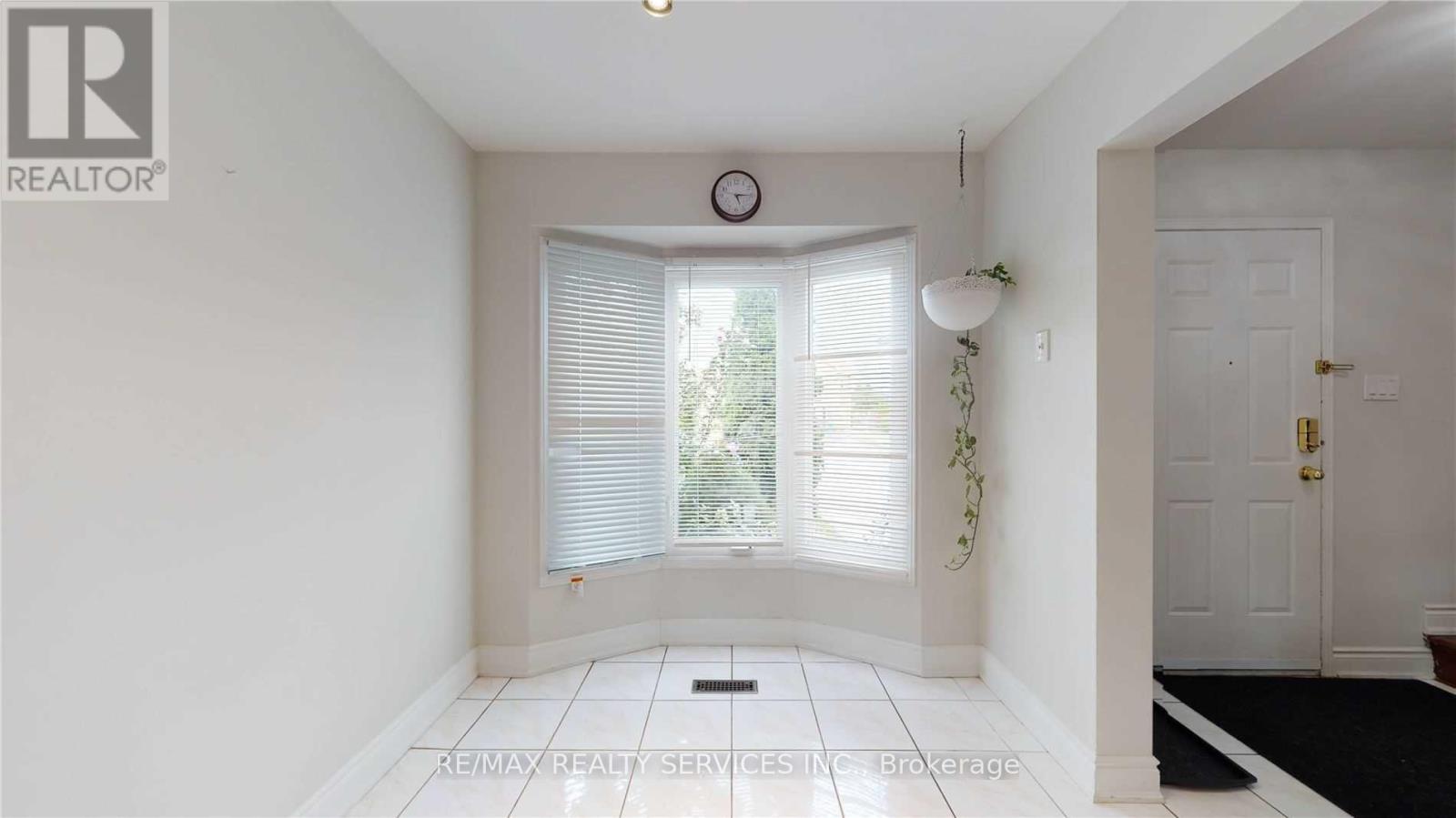 44 Elmstead Court, Brampton, Ontario  L6Y 4C2 - Photo 4 - W13107124