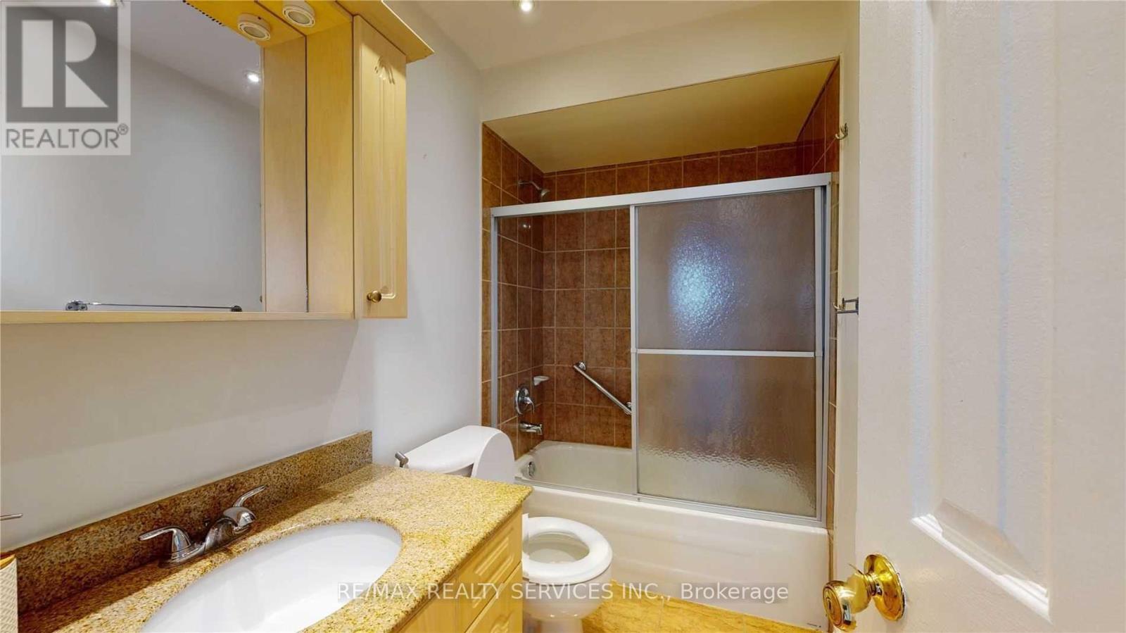 44 Elmstead Court, Brampton, Ontario  L6Y 4C2 - Photo 5 - W13107124