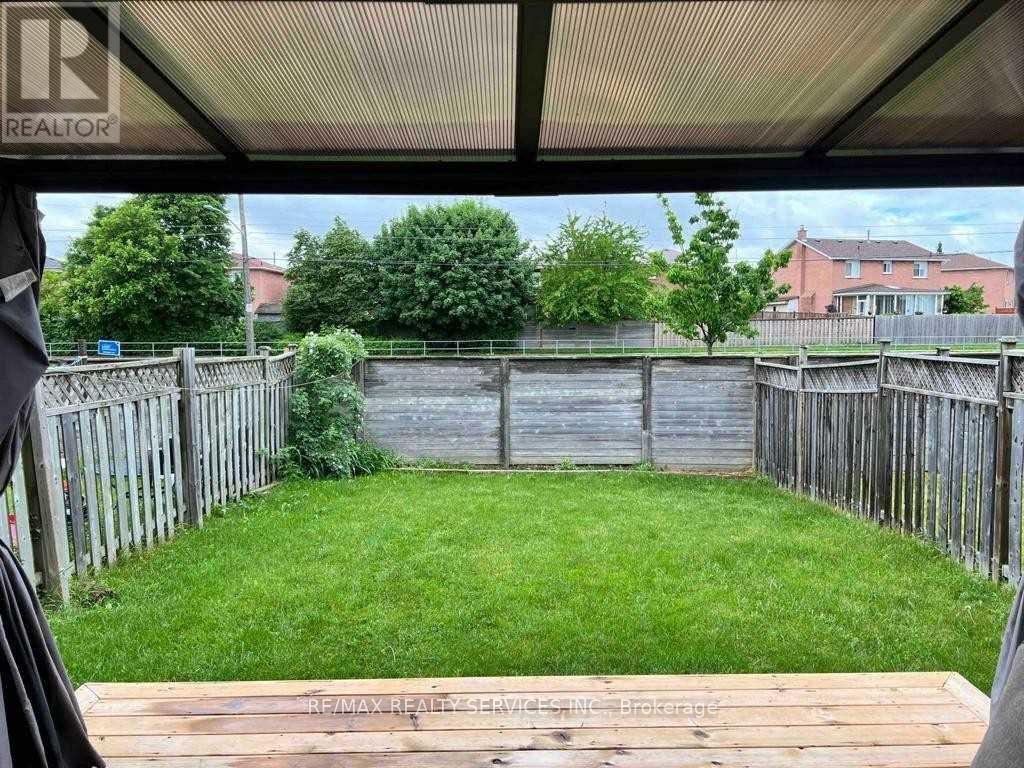 44 Elmstead Court, Brampton, Ontario  L6Y 4C2 - Photo 7 - W13107124