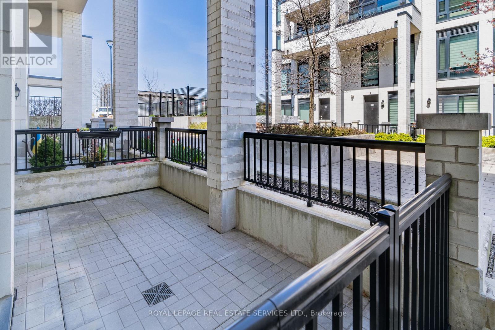 721 - 138 Widdicome Hill Boulevard, Toronto, Ontario  M9R 0A9 - Photo 4 - W13107172