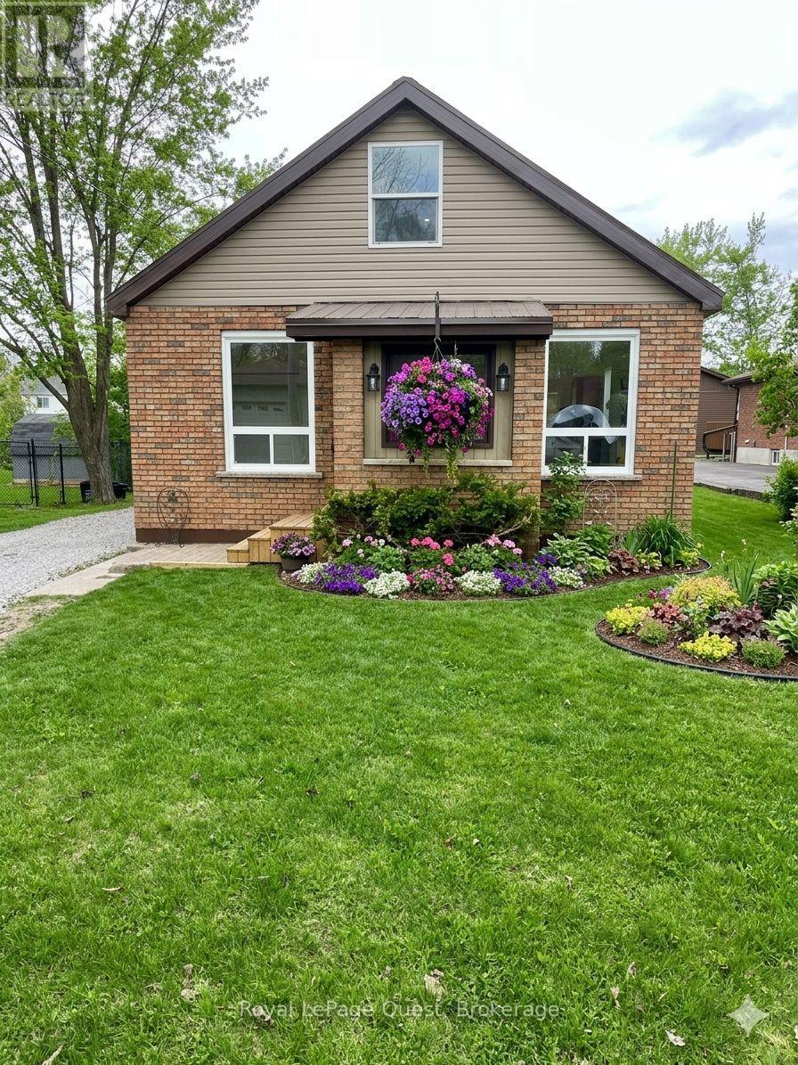 38 Adair Street, Orillia, Ontario  L3V 2X2 - Photo 4 - S13056062