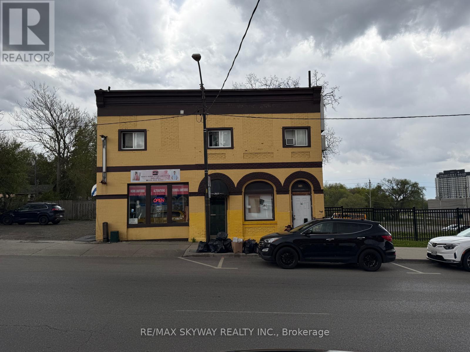 EAST 2 - 323 COLBORNE STREET, Brantford, Ontario