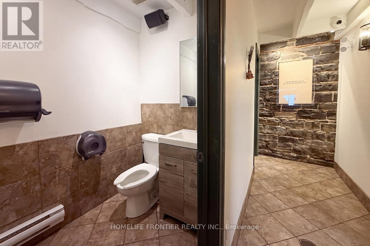 1st Floor - 33 Brock Street, Kingston, Ontario  K7L 1R7 - Photo 8 - X13107160