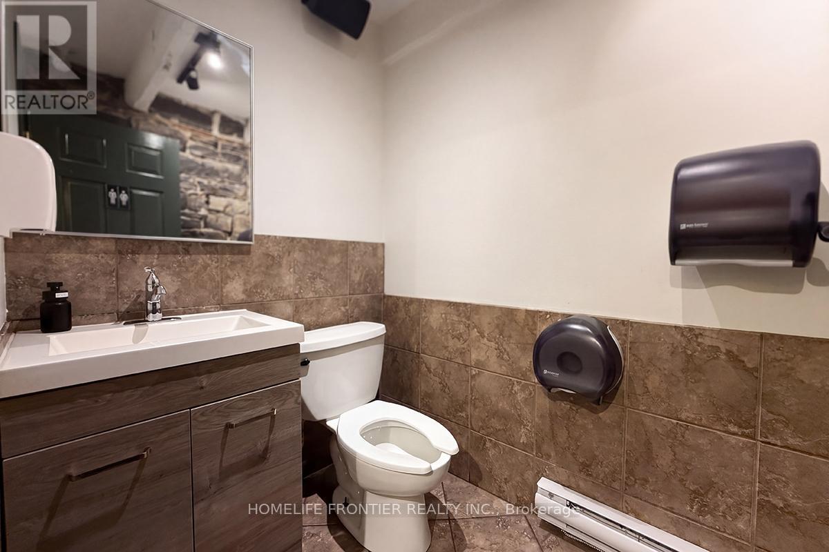 1st Floor - 33 Brock Street, Kingston, Ontario  K7L 1R7 - Photo 9 - X13107160
