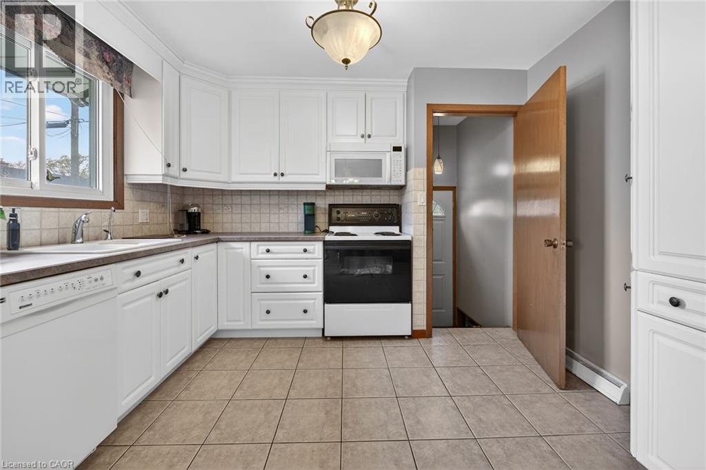 8 Woodrow Street N, St. Catharines, Ontario  L2P 3K1 - Photo 11 - 40827636