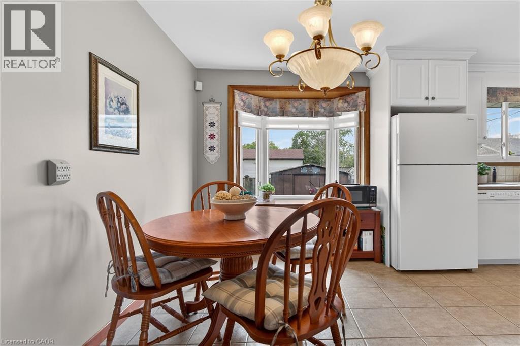 8 Woodrow Street N, St. Catharines, Ontario  L2P 3K1 - Photo 12 - 40827636
