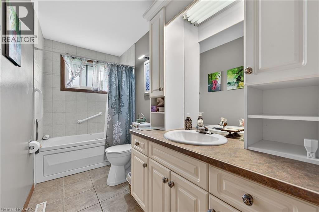 8 Woodrow Street N, St. Catharines, Ontario  L2P 3K1 - Photo 19 - 40827636