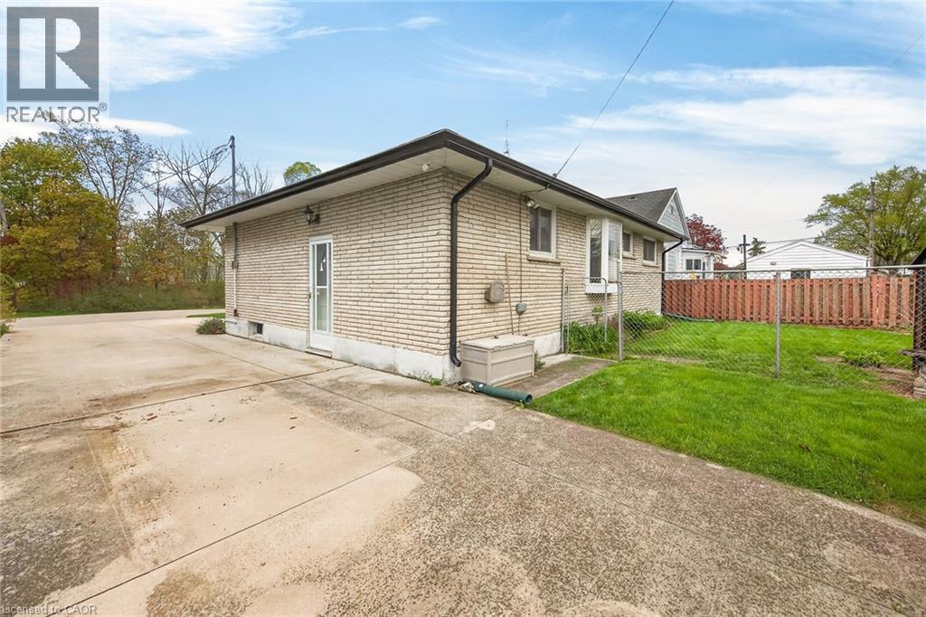 8 Woodrow Street N, St. Catharines, Ontario  L2P 3K1 - Photo 35 - 40827636