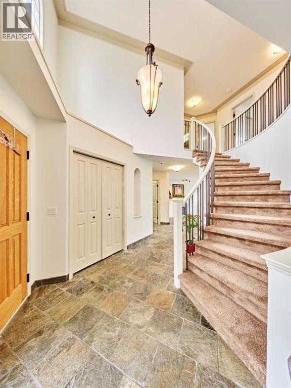 243 Hampshire Close Nw, Calgary, Alberta  T3A 4X9 - Photo 3 - A2308341