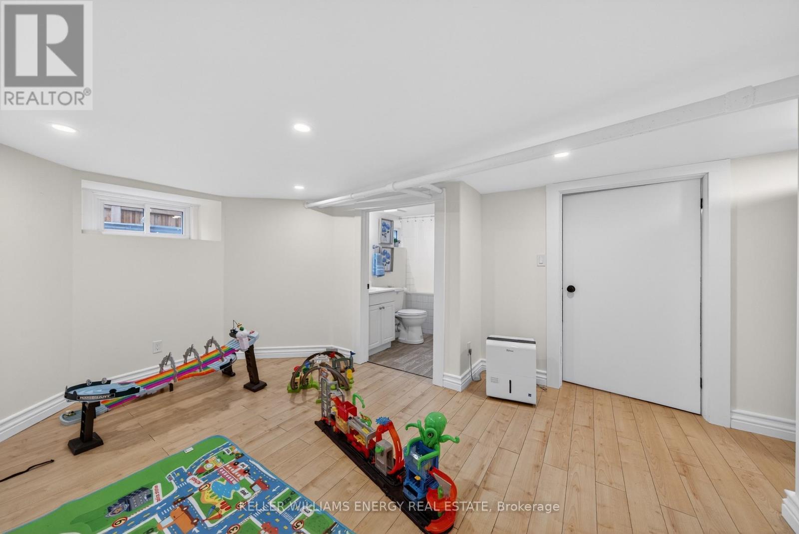 4 Pine Street, Belleville, Ontario  K8N 2L8 - Photo 39 - X13107130