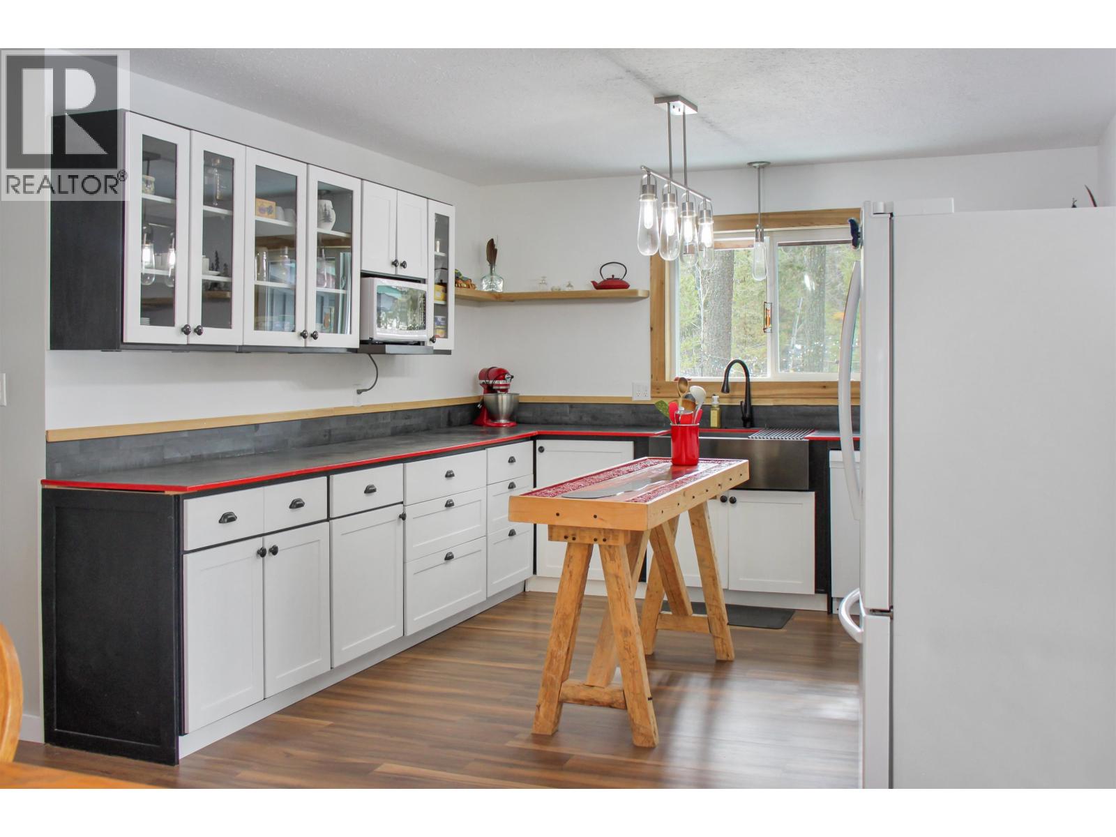 4907 Peasim Court, 108 Mile Ranch, British Columbia  V0K 2Z0 - Photo 4 - R3101055