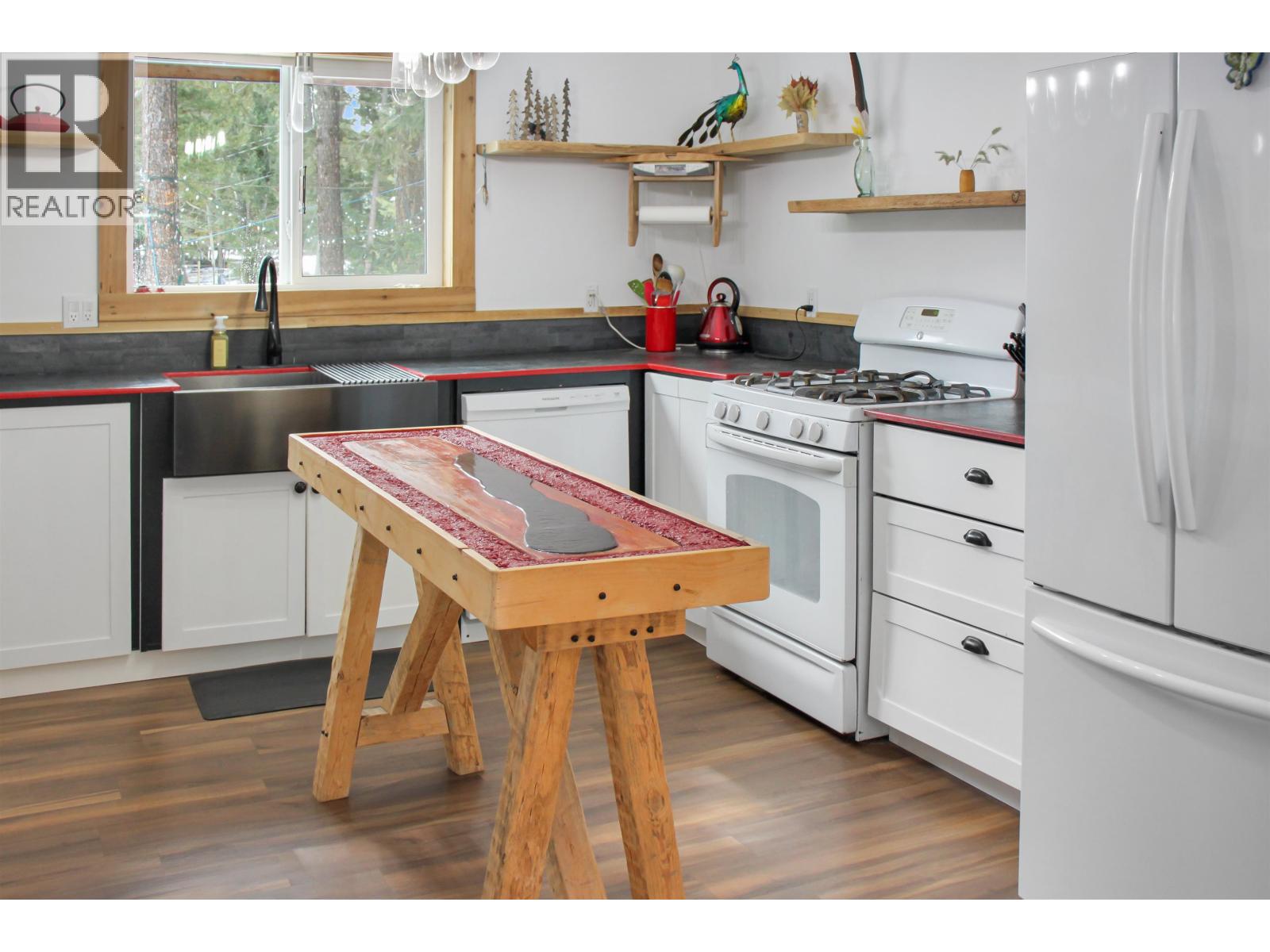 4907 Peasim Court, 108 Mile Ranch, British Columbia  V0K 2Z0 - Photo 5 - R3101055