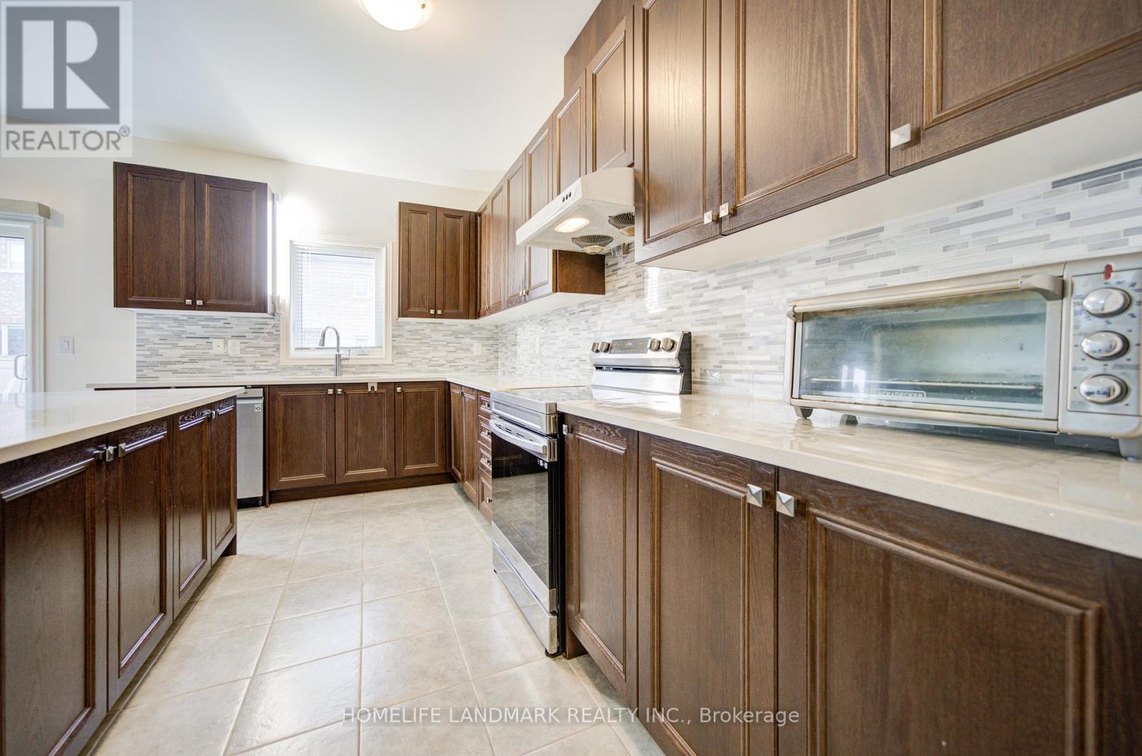 7 Kenneth Ross Bend, East Gwillimbury, Ontario  L9N 0T7 - Photo 21 - N13107196