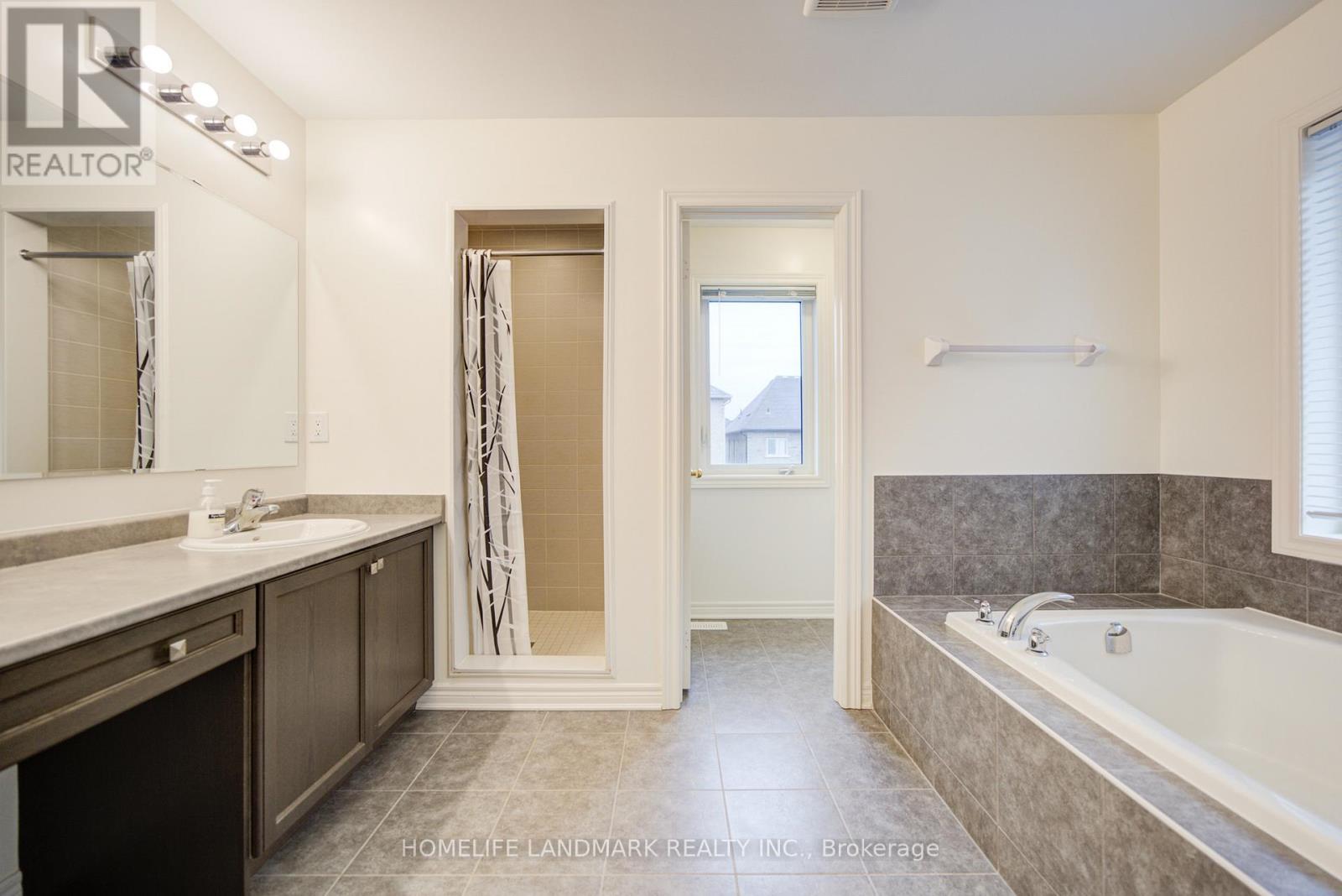 7 Kenneth Ross Bend, East Gwillimbury, Ontario  L9N 0T7 - Photo 31 - N13107196