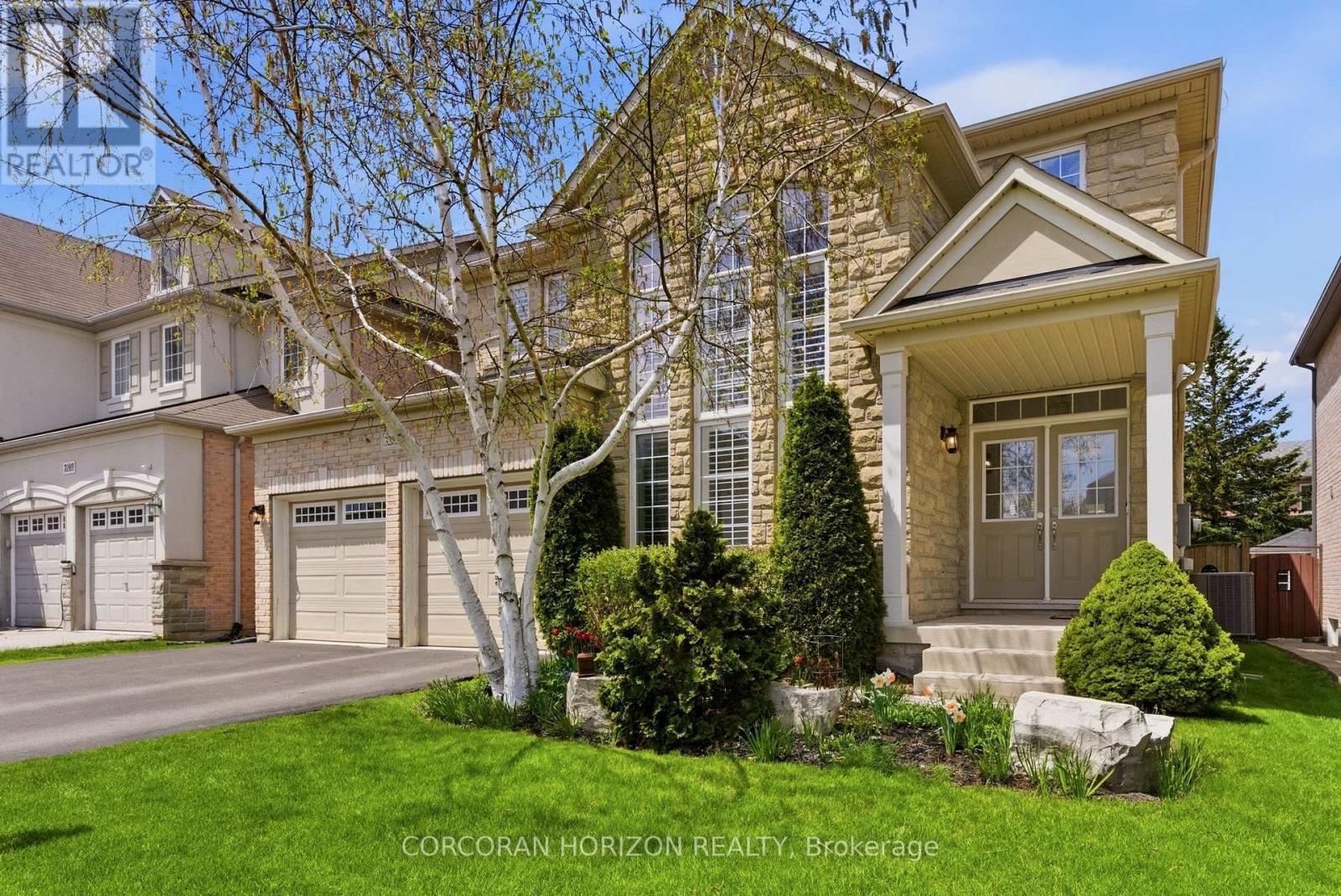 3285 Liptay Avenue, Oakville, Ontario  L6M 0N1 - Photo 2 - W13107198
