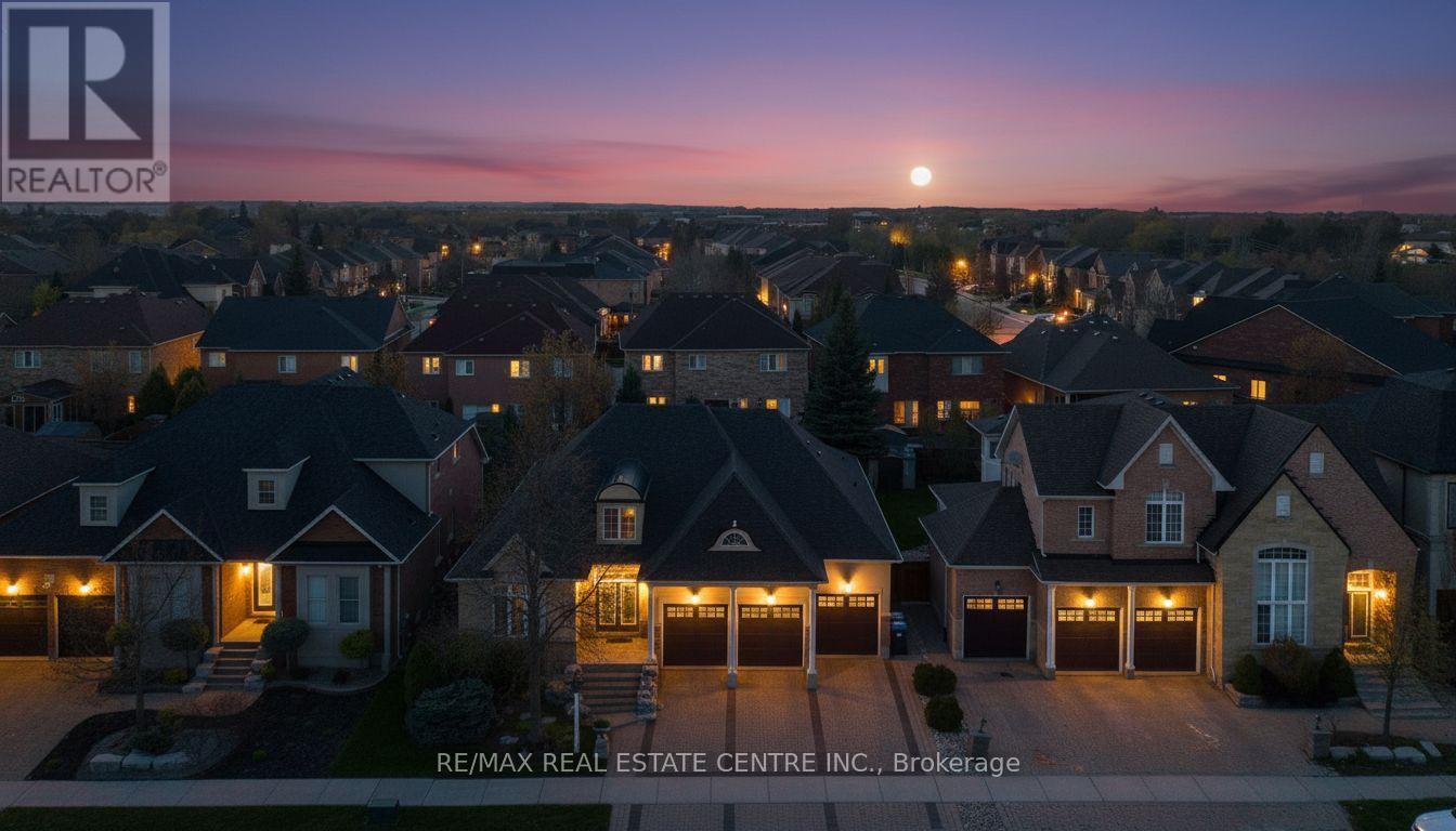 10 Eiffel Boulevard, Brampton, Ontario  L6P 1V9 - Photo 2 - W13107242
