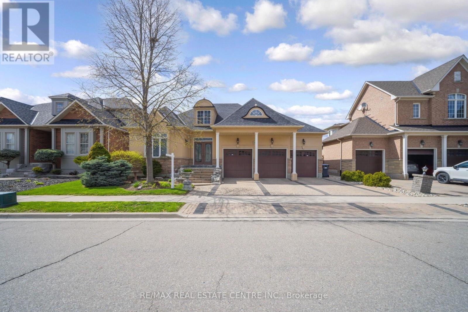 10 Eiffel Boulevard, Brampton, Ontario  L6P 1V9 - Photo 3 - W13107242