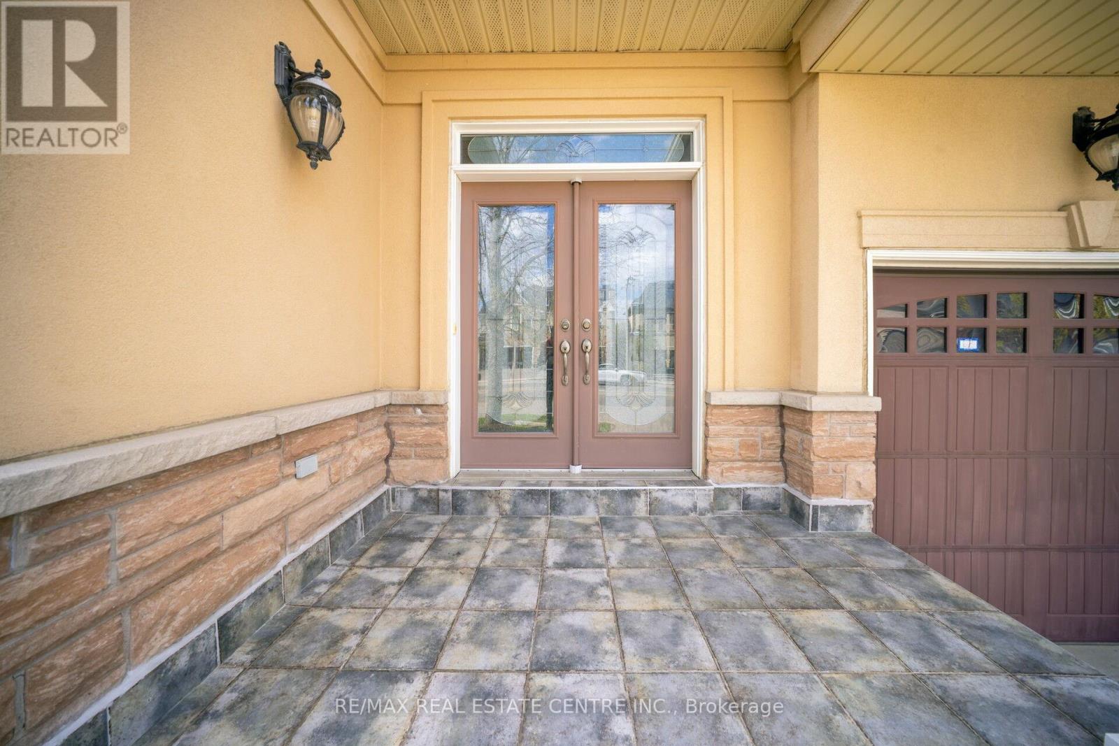 10 Eiffel Boulevard, Brampton, Ontario  L6P 1V9 - Photo 4 - W13107242