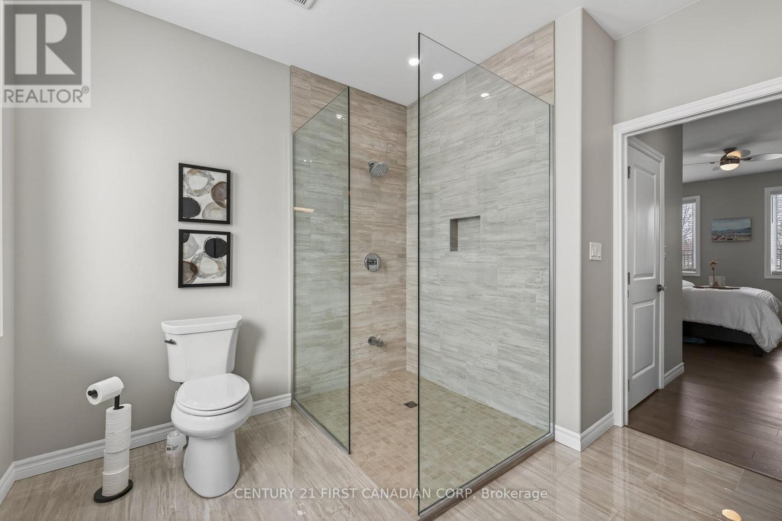 9128 Indian Hills Trail W, Lambton Shores, Ontario  N0N 1J2 - Photo 21 - X12929226