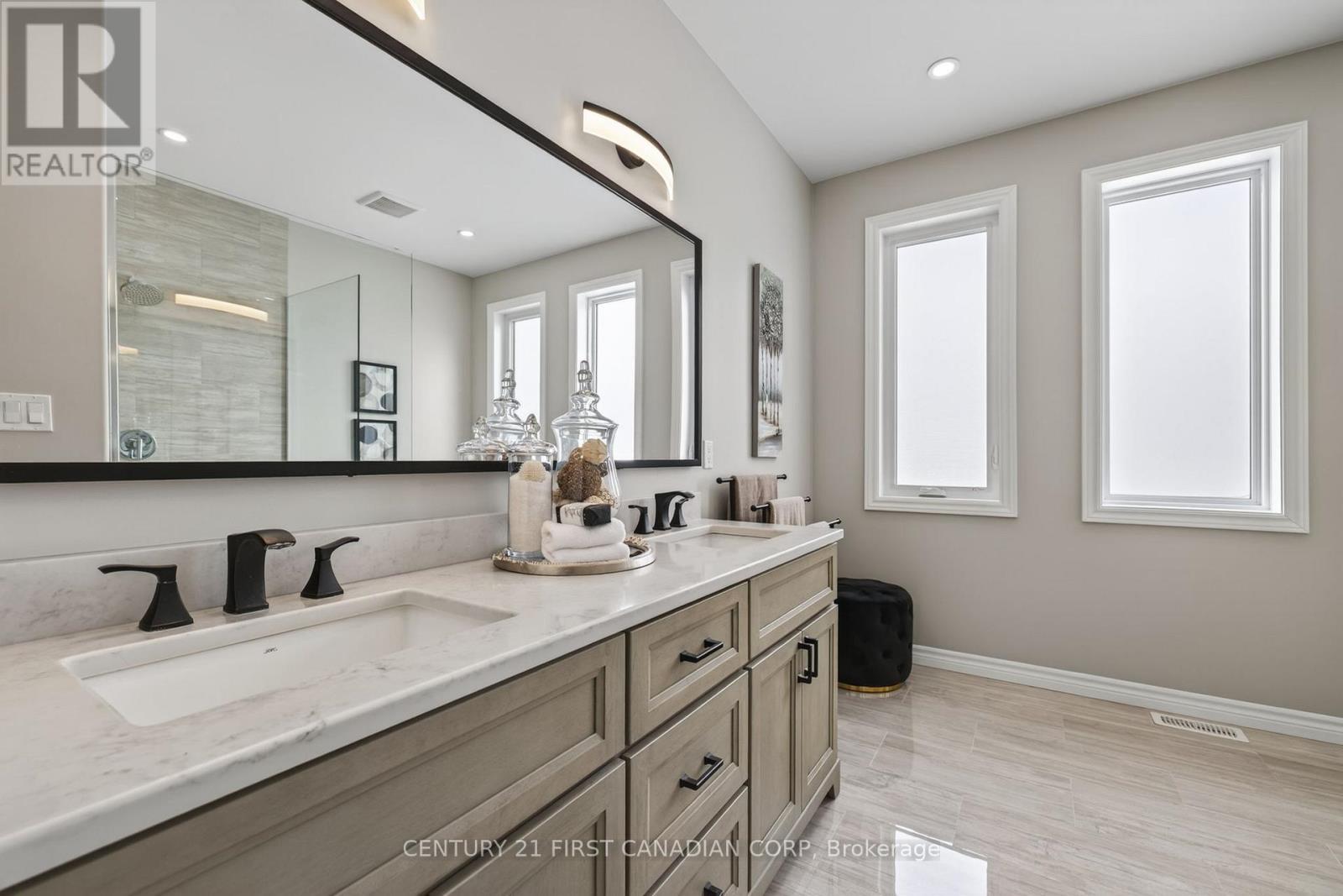 9128 Indian Hills Trail W, Lambton Shores, Ontario  N0N 1J2 - Photo 20 - X12929226