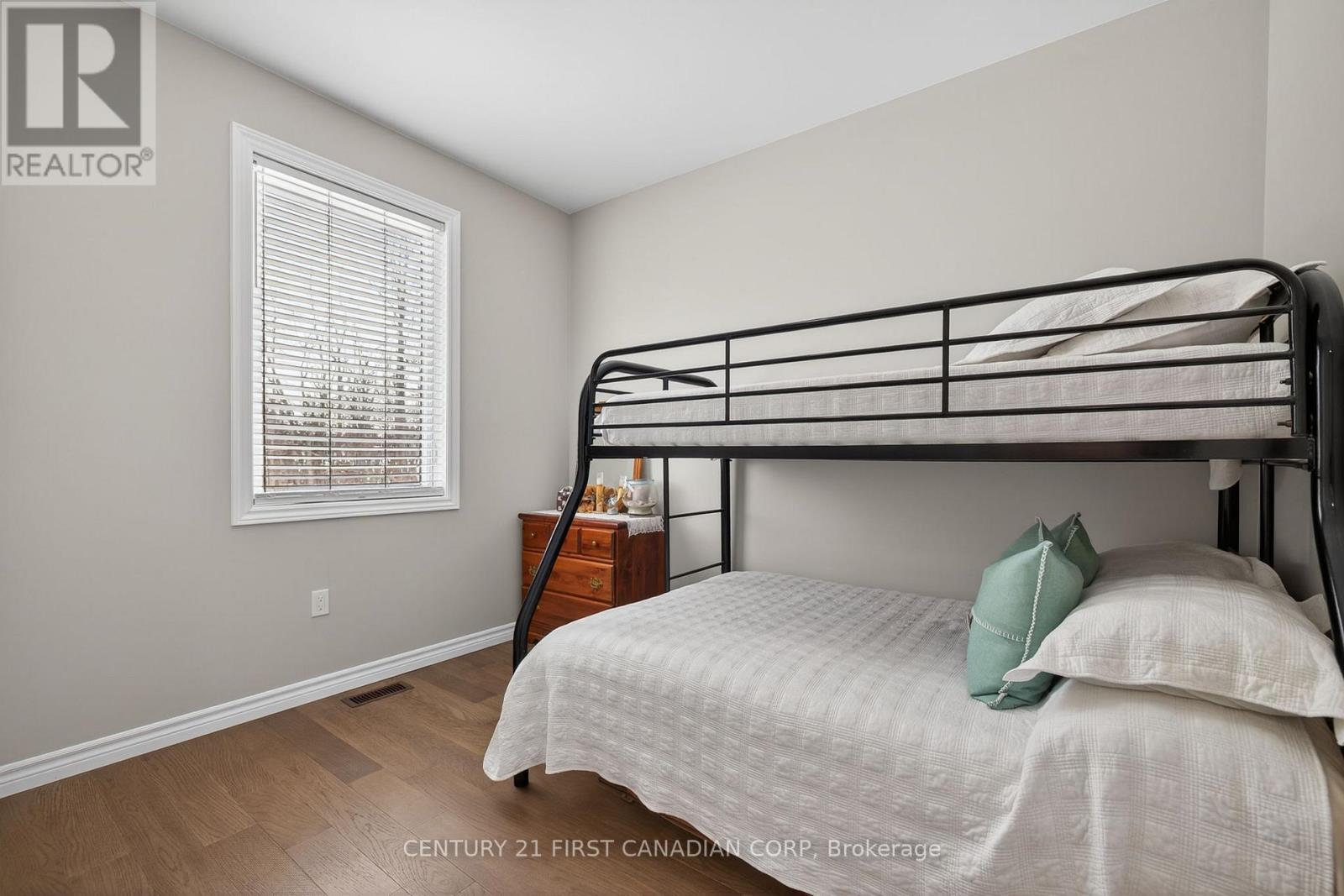 9128 Indian Hills Trail W, Lambton Shores, Ontario  N0N 1J2 - Photo 24 - X12929226