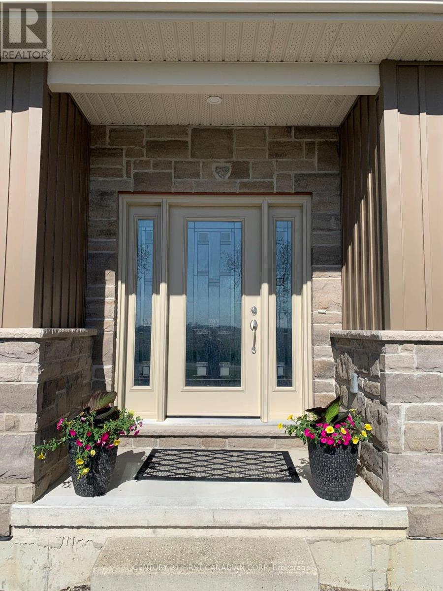 9128 Indian Hills Trail W, Lambton Shores, Ontario  N0N 1J2 - Photo 2 - X12929226