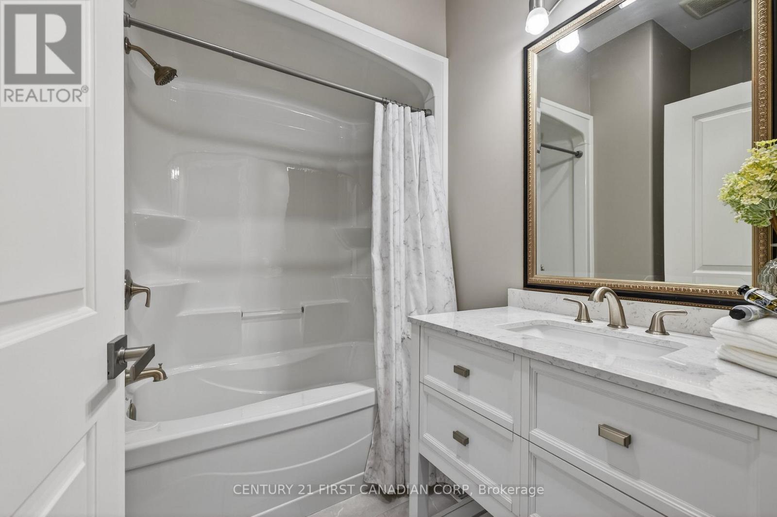9128 Indian Hills Trail W, Lambton Shores, Ontario  N0N 1J2 - Photo 28 - X12929226