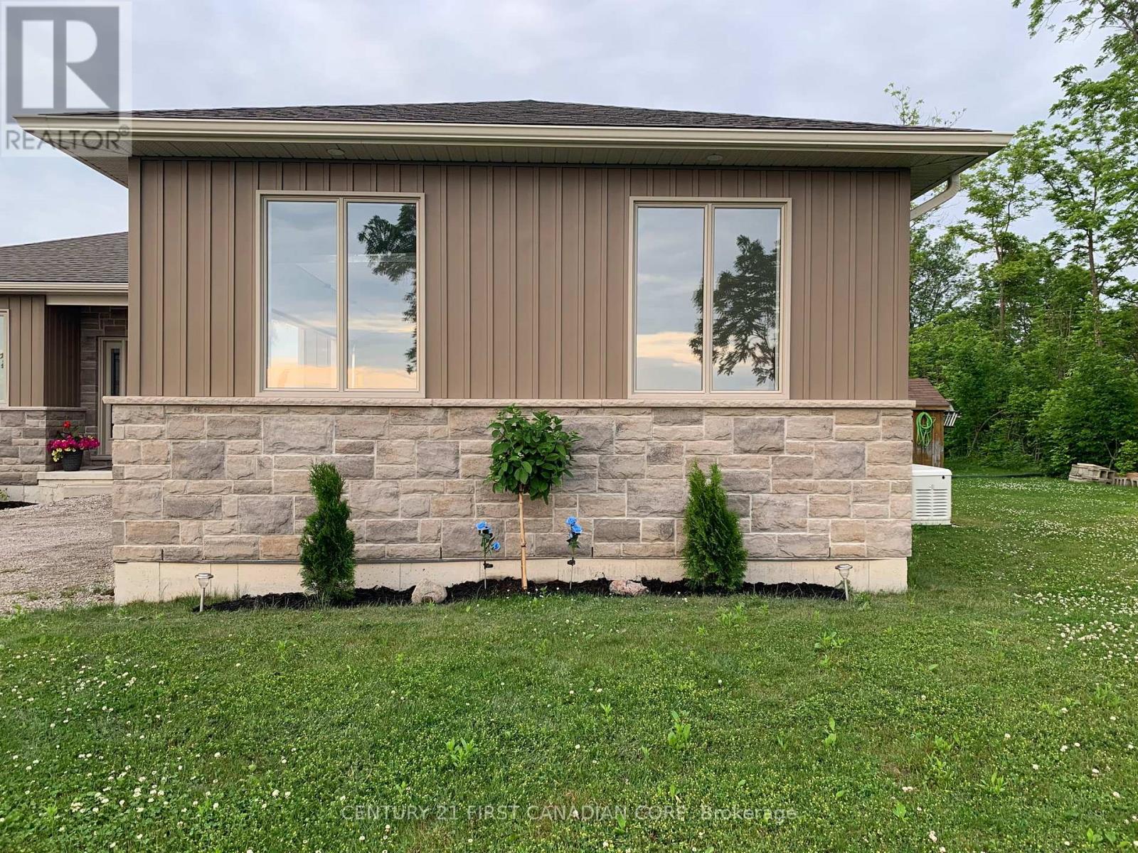 9128 Indian Hills Trail W, Lambton Shores, Ontario  N0N 1J2 - Photo 33 - X12929226